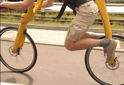 دراجة فلينستونز الهوائية من دون سرج أو دواسات